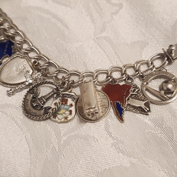 VINTAGE STERLING SILVER (LIFE) Multi-Charm Bracelet with 23 Individual Charms - Picture 5 of 13